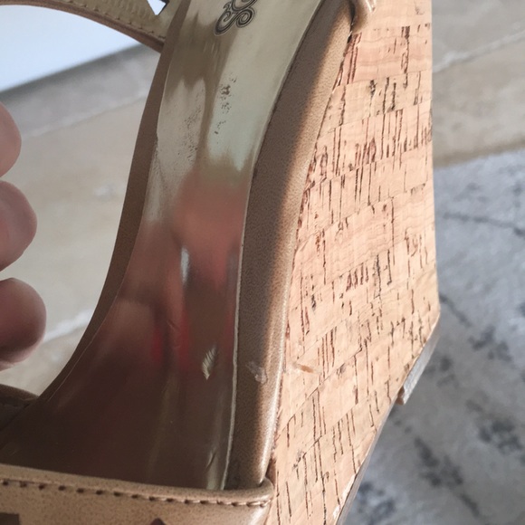 {Carlos} Laser Cut Leather and Cork Wedges - Picture 7 of 8